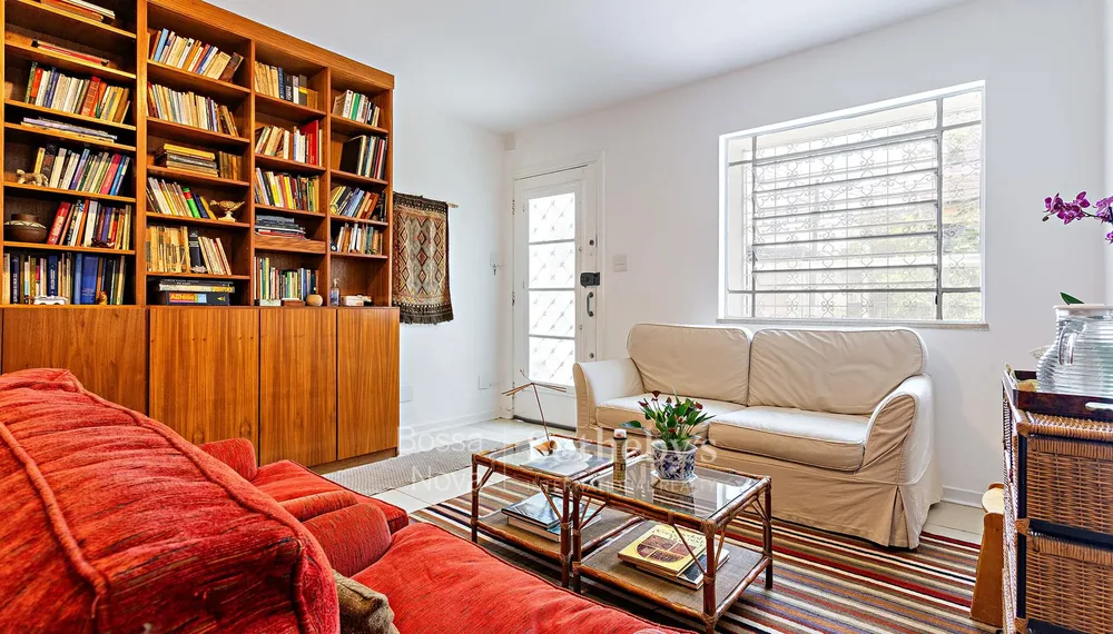 Casa versátil próxima à Vila Madalena com ambientes bem distribuídos ...