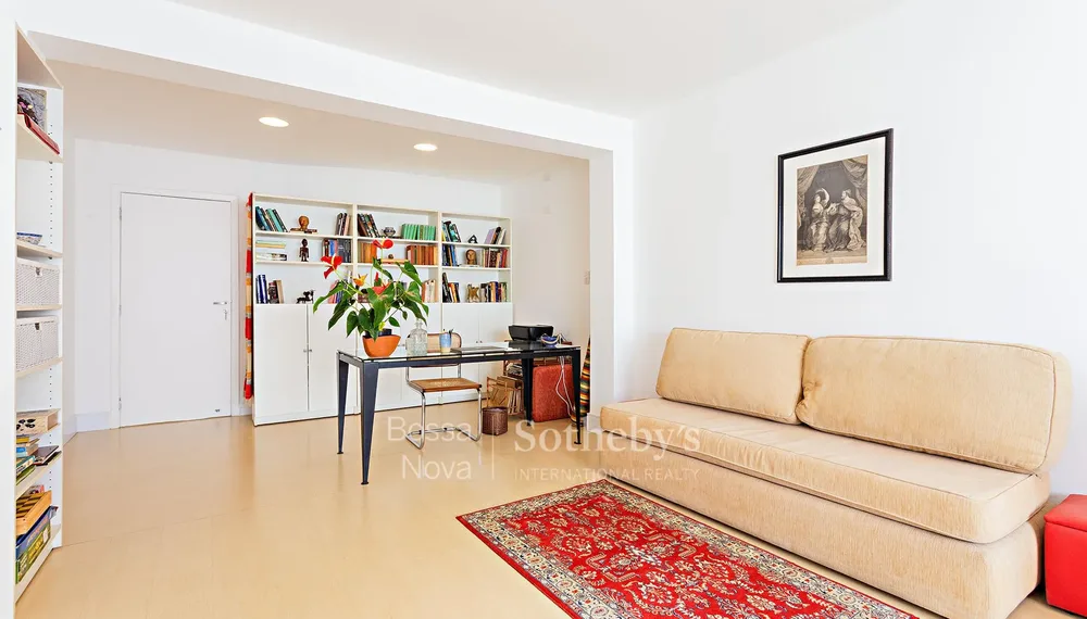 Casa versátil próxima à Vila Madalena com ambientes bem distribuídos ...