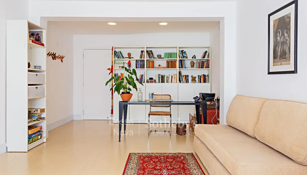 Casa versátil próxima à Vila Madalena com ambientes bem distribuídos ...